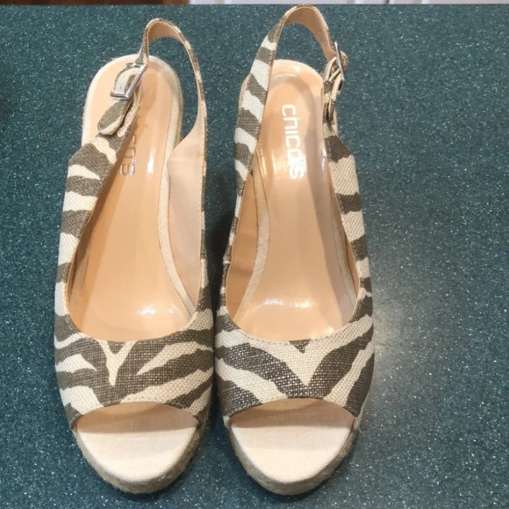 NIB Chico’s beige & brown zebra Peep toe espadrille wedges Size 10